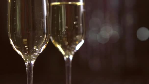 Flutes with sparkling champagne — Stock Video