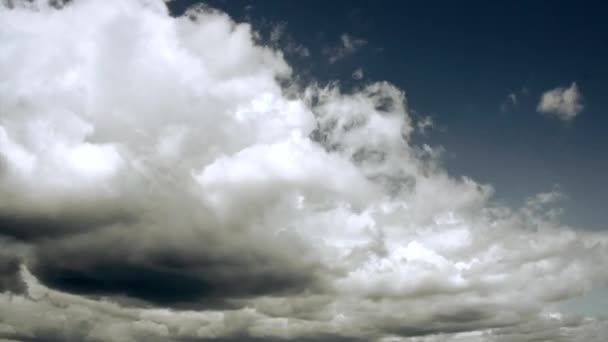 Cielo con nubes de lluvia . — Vídeo de stock