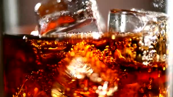 Cola med ice bakgrund — Stockvideo