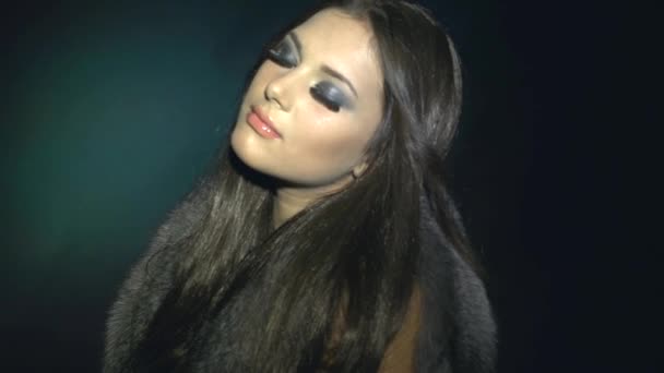 Fashion Model Girl in Fur Coat — Stock Video