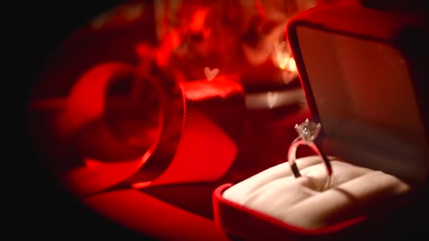 Cincin berlian. Hadiah Hari Valentine — Stok Video