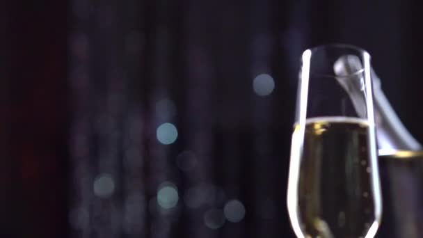 Roosteren Champagne Slo-mo. — Stockvideo