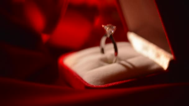 Diamantring. Valentinstag-Geschenk — Stockvideo