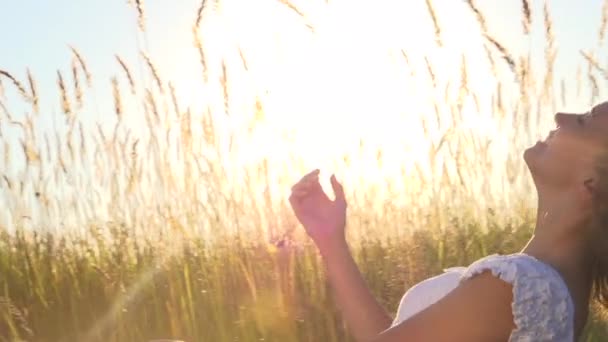 Girl with Healthy  Hair Outdoors — Stock Video