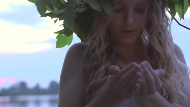 Fantasia ragazza prendere magia luce — Video Stock