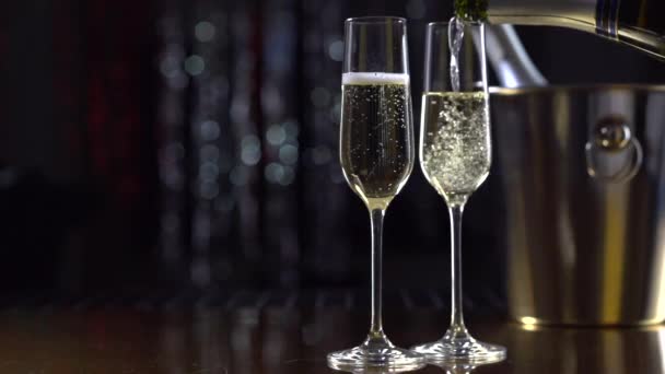 Flutes with sparkling champagne — Stock Video