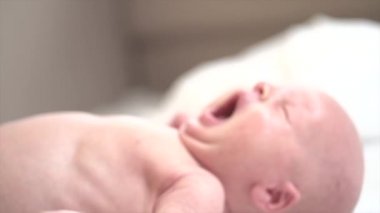 Yeni doğan bebek esneme
