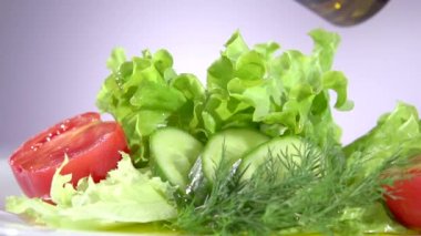 zeytinyağı ile sağlıklı sebze salatası