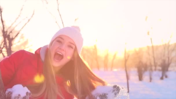 Girl having fun in winter park — Stock Video