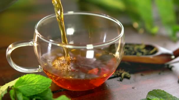 Thé pot et tasse de thé en verre 