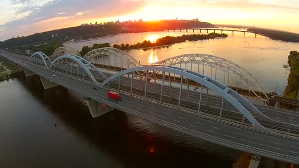 Железнодорожный мост через Днепр — стоковое видео