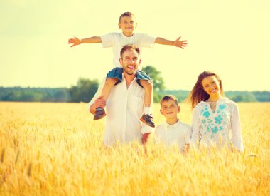 Aile buğday yaz alanında
