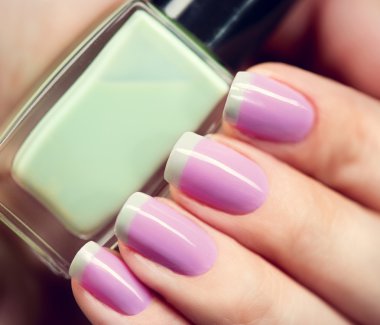renkli çivi ve nailpolish şişe