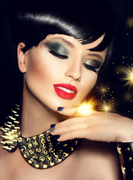 model kız parlak makyaj ile