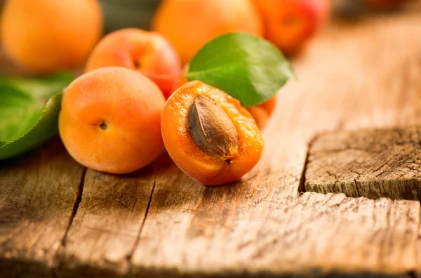 Ripe organic apricots — Stock Photo, Image