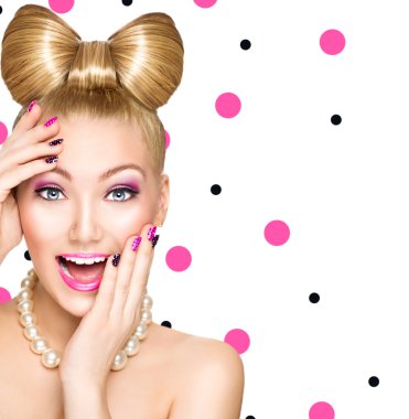 komik yay saç modeli ile kız