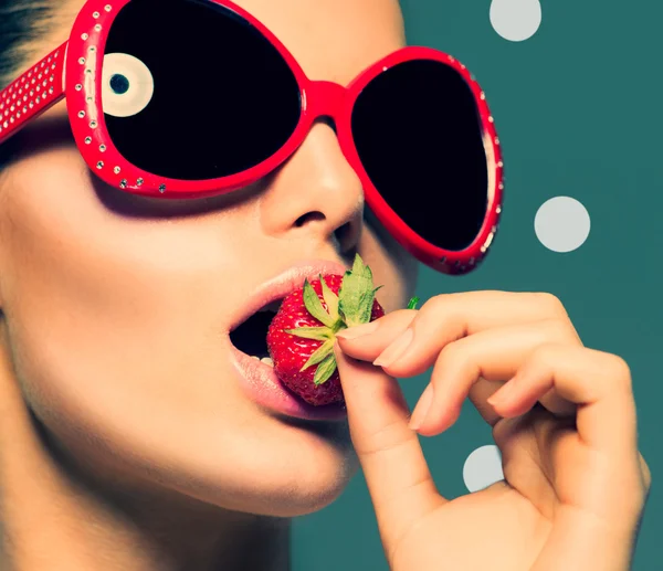 Sexy woman  eating strawberry — Stock Photo, Image