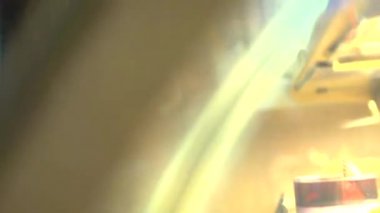 tatlı kek arayan kadın