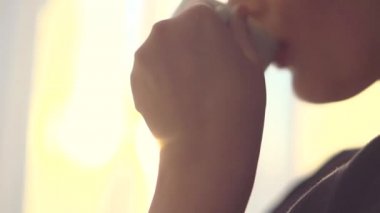 kadın zevk fincan kahve