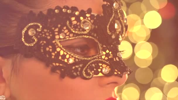 Woman wearing masquerade mask — Stock Video