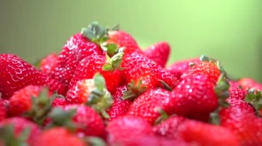 Sulu çilek döndürme