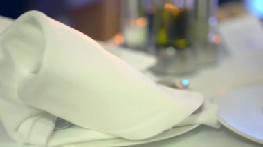 Bir otel odasında yemek gıda