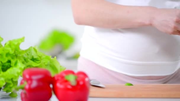 Gezond eten voor de zwangere vrouw. — Stockvideo