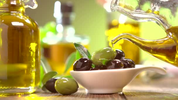 Olives and pouring olive oil. — Stock Video