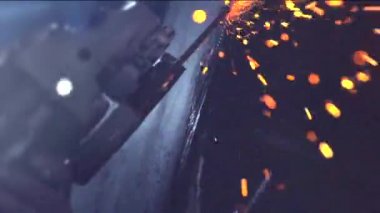 Metal testere. Çelik yapı işlemi taşlama