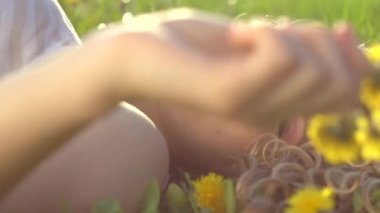 Kadının açık havada doğa.