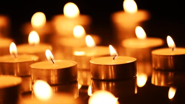 Kerzen zur Meditation. spirituelle Seance. — Stockvideo
