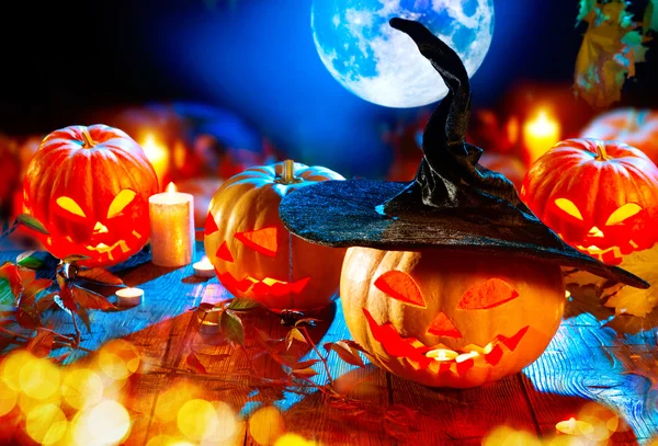 Halloweenpompoenkopkrik lantaarn — Stockfoto