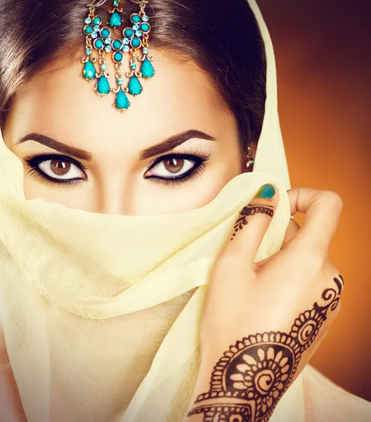 Belle femme indienne — Photo