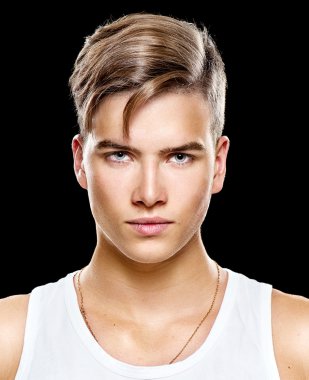 Yakışıklı genç adam..