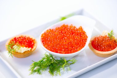 Kırmızı havyarlı tart