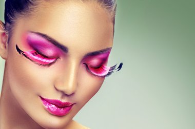 sahte uzun mor kirpik makyaj