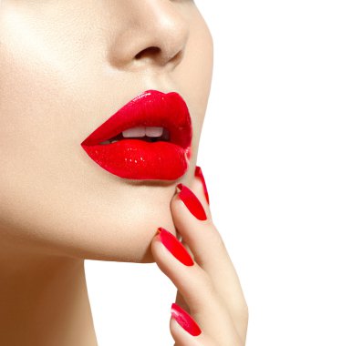 model kız kırmızı seksi dudaklar