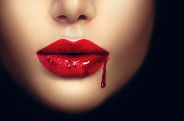 Seksi vampir kadın dudaklar