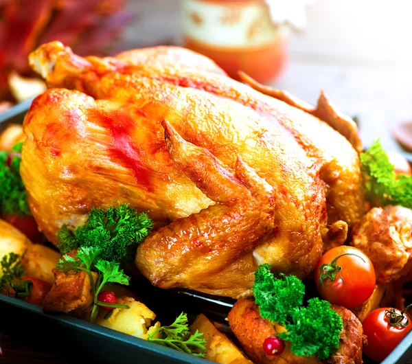 Roasted turkey garnished with potato — Stock Photo, Image