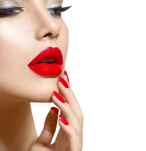Modelo chica con rojo sexy labios —  Fotos de Stock