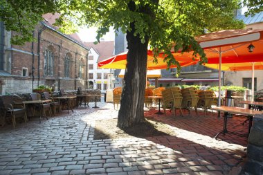 Cafe sabah eski Avrupa şehirde açılmaz. Riga