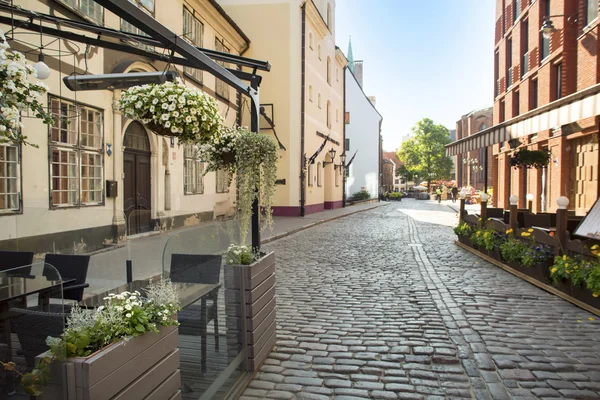 Straße ohne Menschen am frühen Morgen — Stockfoto