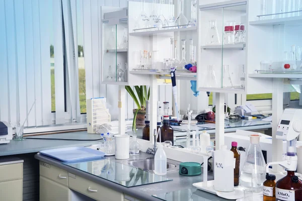 Kemiskt laboratorium bakgrund. — Stockfoto