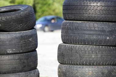 Eski lastikler sildim .