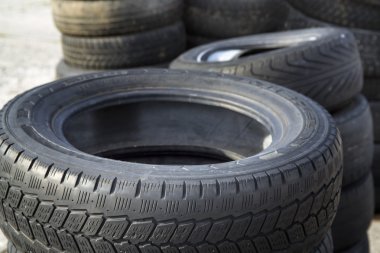 Otomobil lastikleri arka plan sildim.