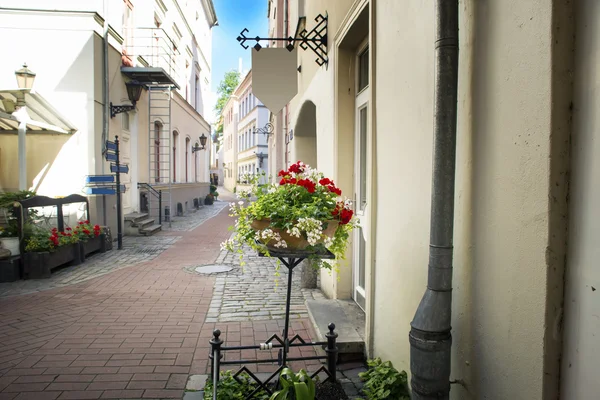 Ulica bez ludzi wczesnym rankiem — Zdjęcie stockowe