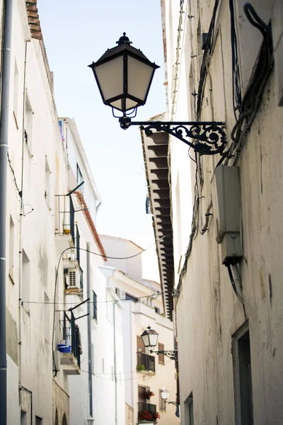 Alte kleine Laternen auf der Straße. — Stockfoto