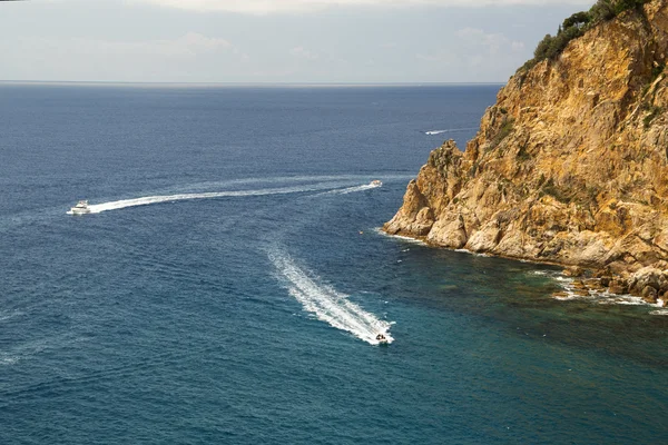 Sea boats in a bay. — Stock Photo, Image