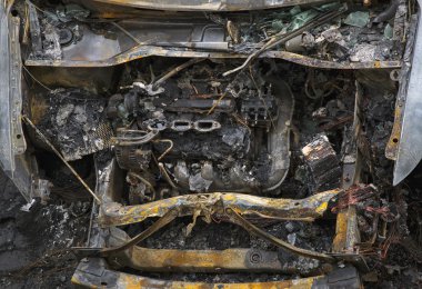 Yakılan aşağı araba arka plan