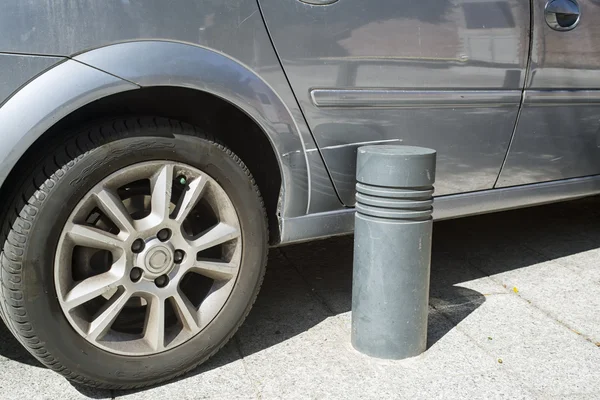 Carro de estacionamento impreciso — Fotografia de Stock